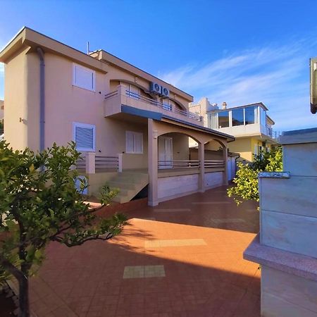Apartments Karla Рогозница Экстерьер фото