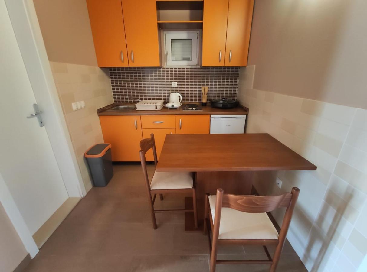 Apartments Karla Рогозница Экстерьер фото